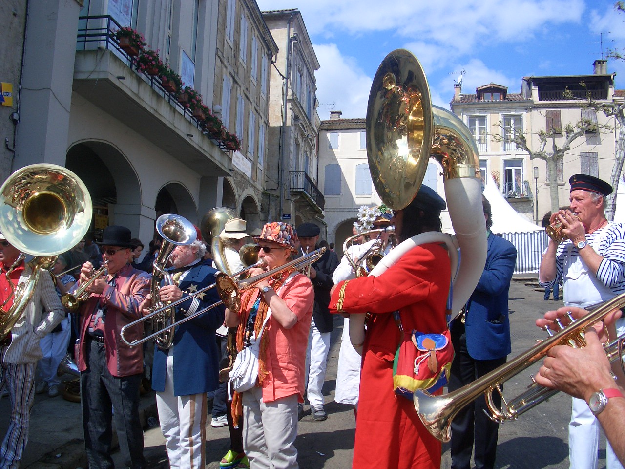 VIC-FEZENSAC Concours fanfares Pentecôte 2005 007