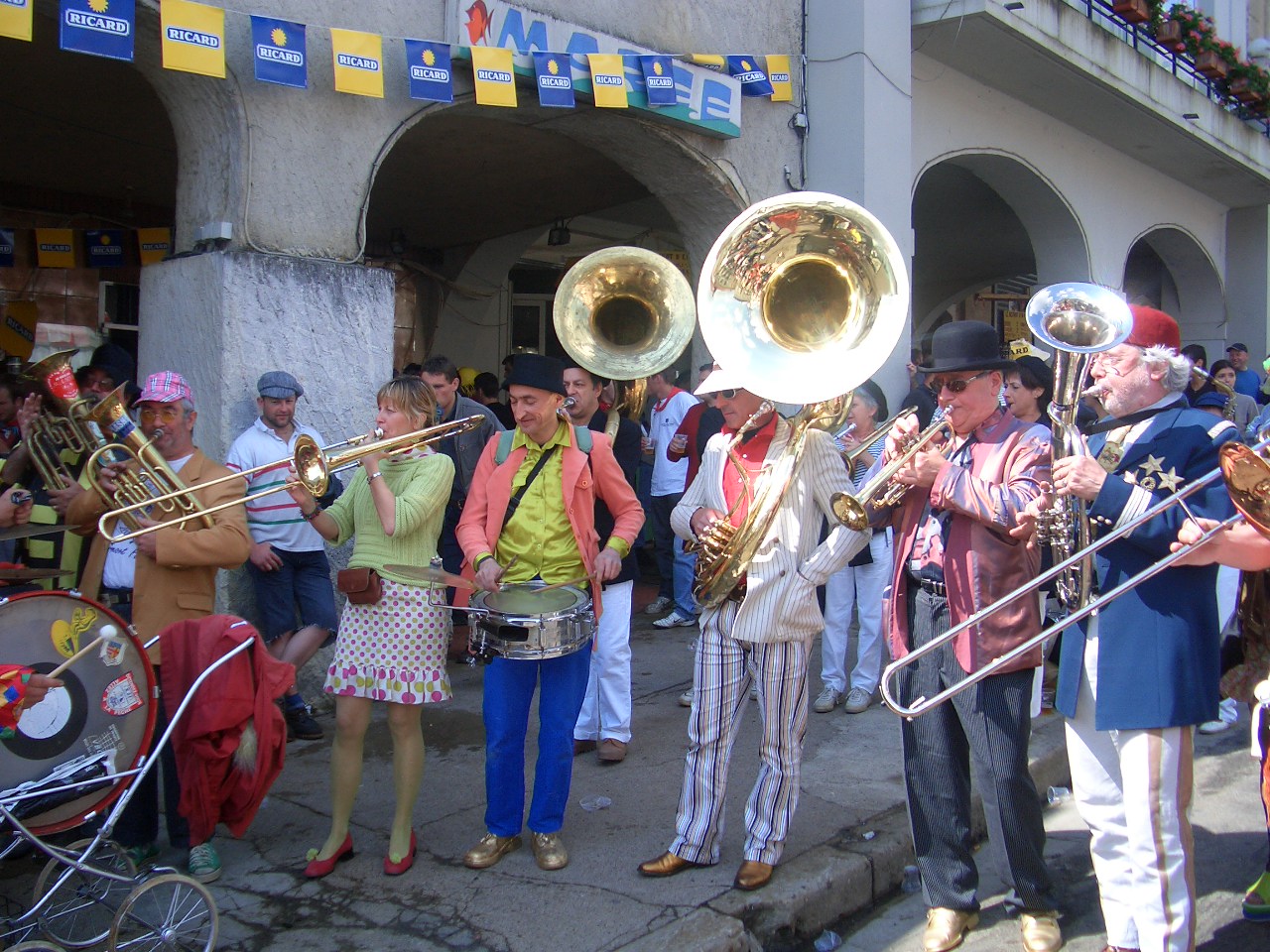 VIC-FEZENSAC Concours fanfares Pentecôte 2005 010