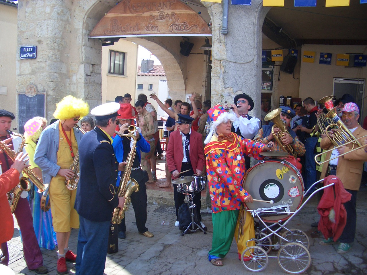 VIC-FEZENSAC Concours fanfares Pentecôte 2005 011