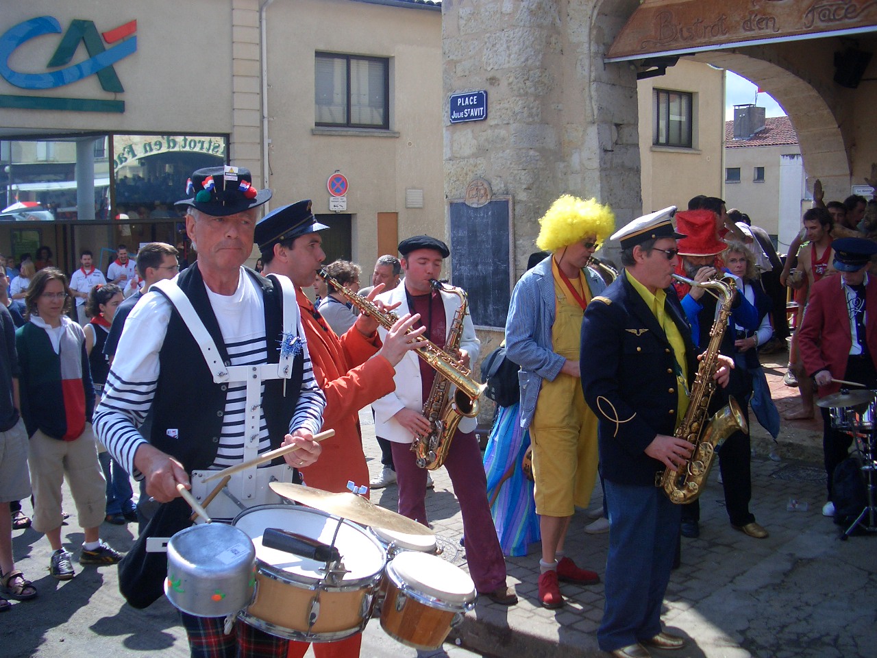 VIC-FEZENSAC Concours fanfares Pentecôte 2005 012