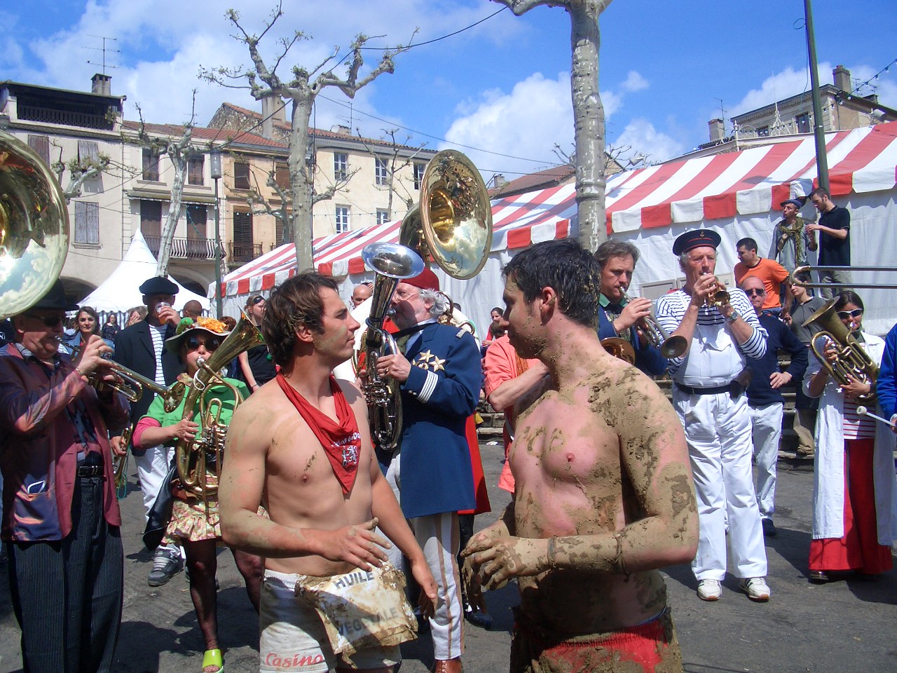 VIC-FEZENSAC Concours fanfares Pentecôte 2005 018