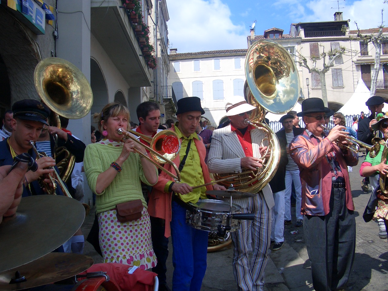 VIC-FEZENSAC Concours fanfares Pentecôte 2005 019