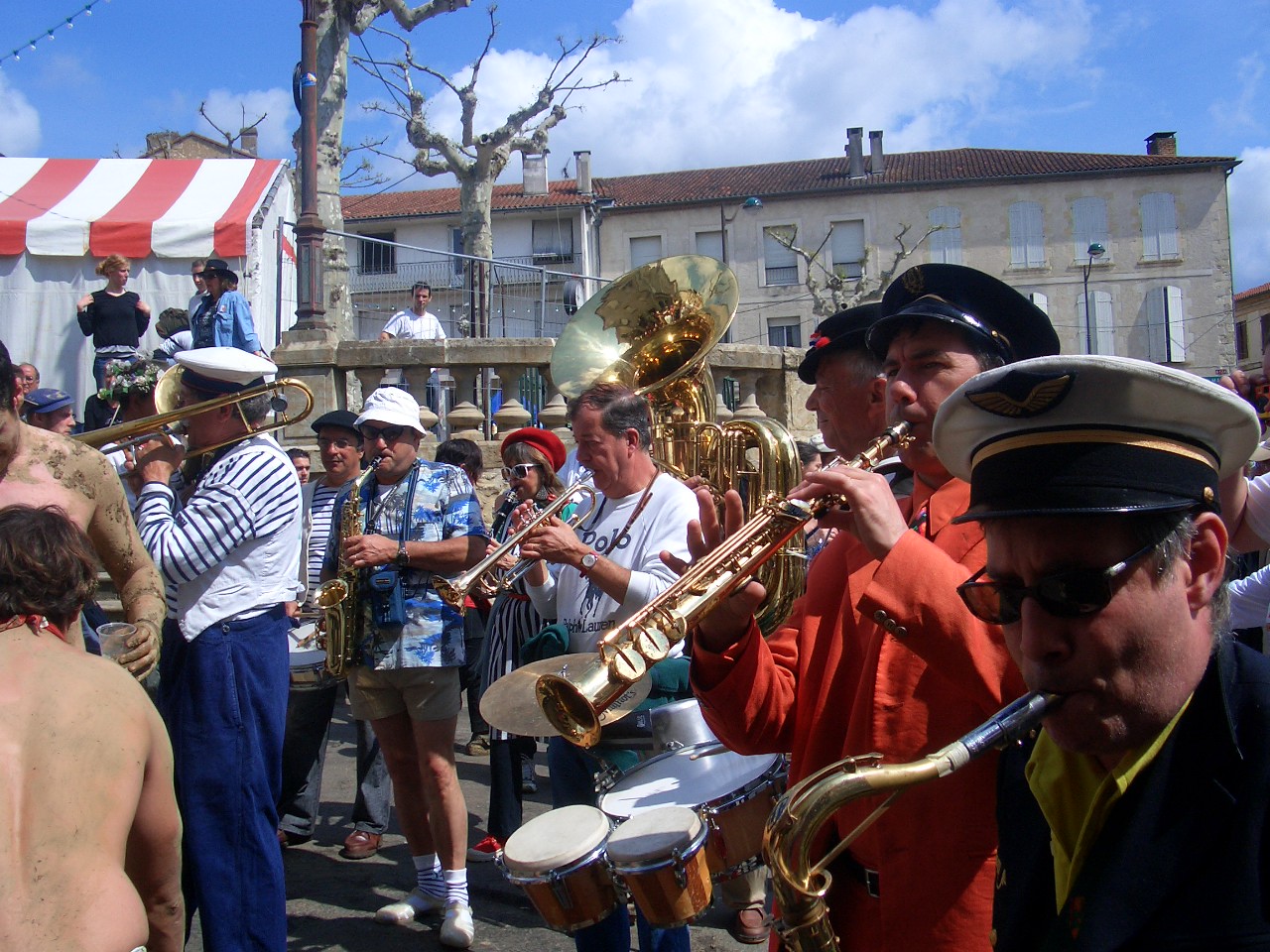VIC-FEZENSAC Concours fanfares Pentecôte 2005 021