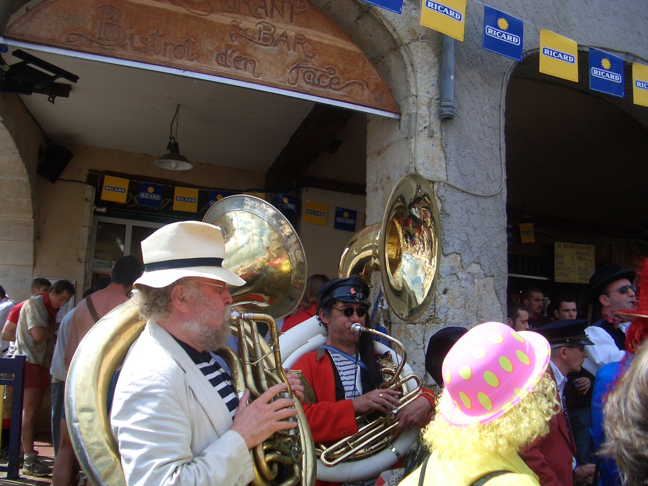 VIC-FEZENSAC Concours fanfares Pentecôte 2005 022