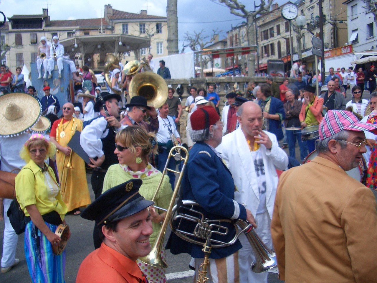 VIC-FEZENSAC Concours fanfares Pentecôte 2005 025