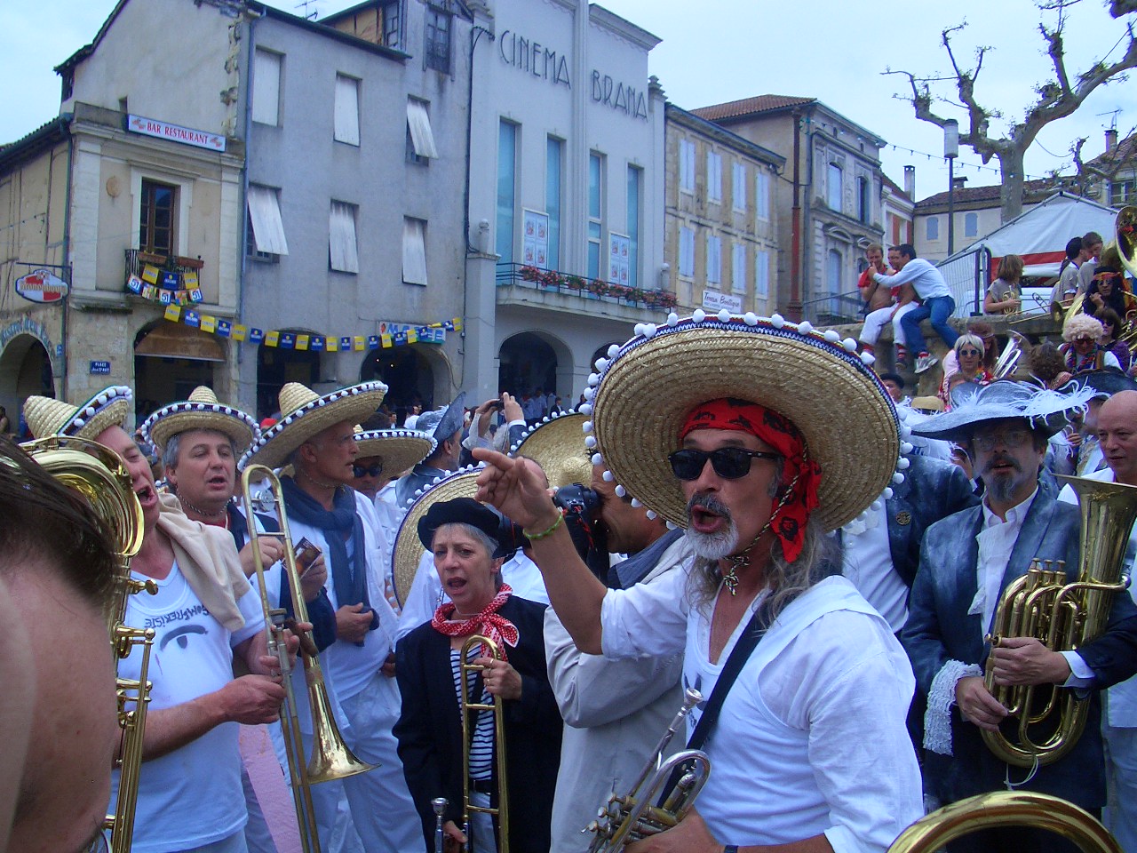VIC-FEZENSAC Concours fanfares Pentecôte 2005 044