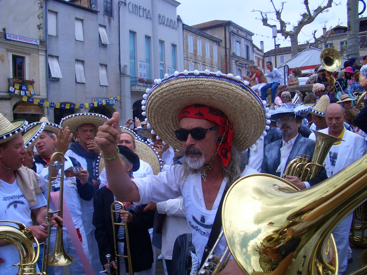 VIC-FEZENSAC Concours fanfares Pentecôte 2005 045