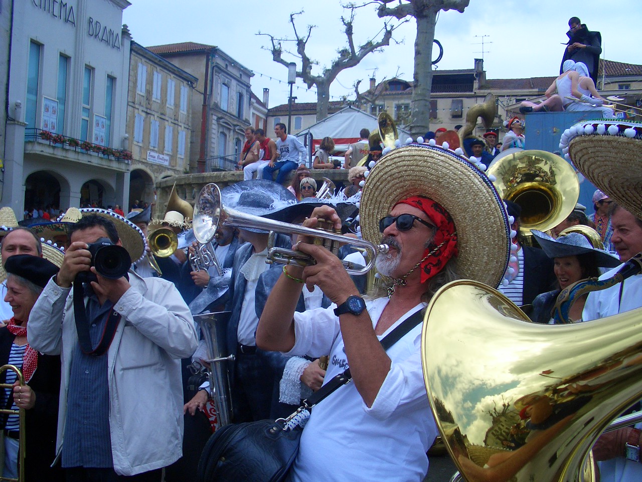VIC-FEZENSAC Concours fanfares Pentecôte 2005 046
