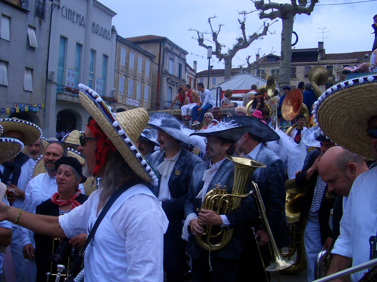 VIC-FEZENSAC Concours fanfares Pentecôte 2005 047