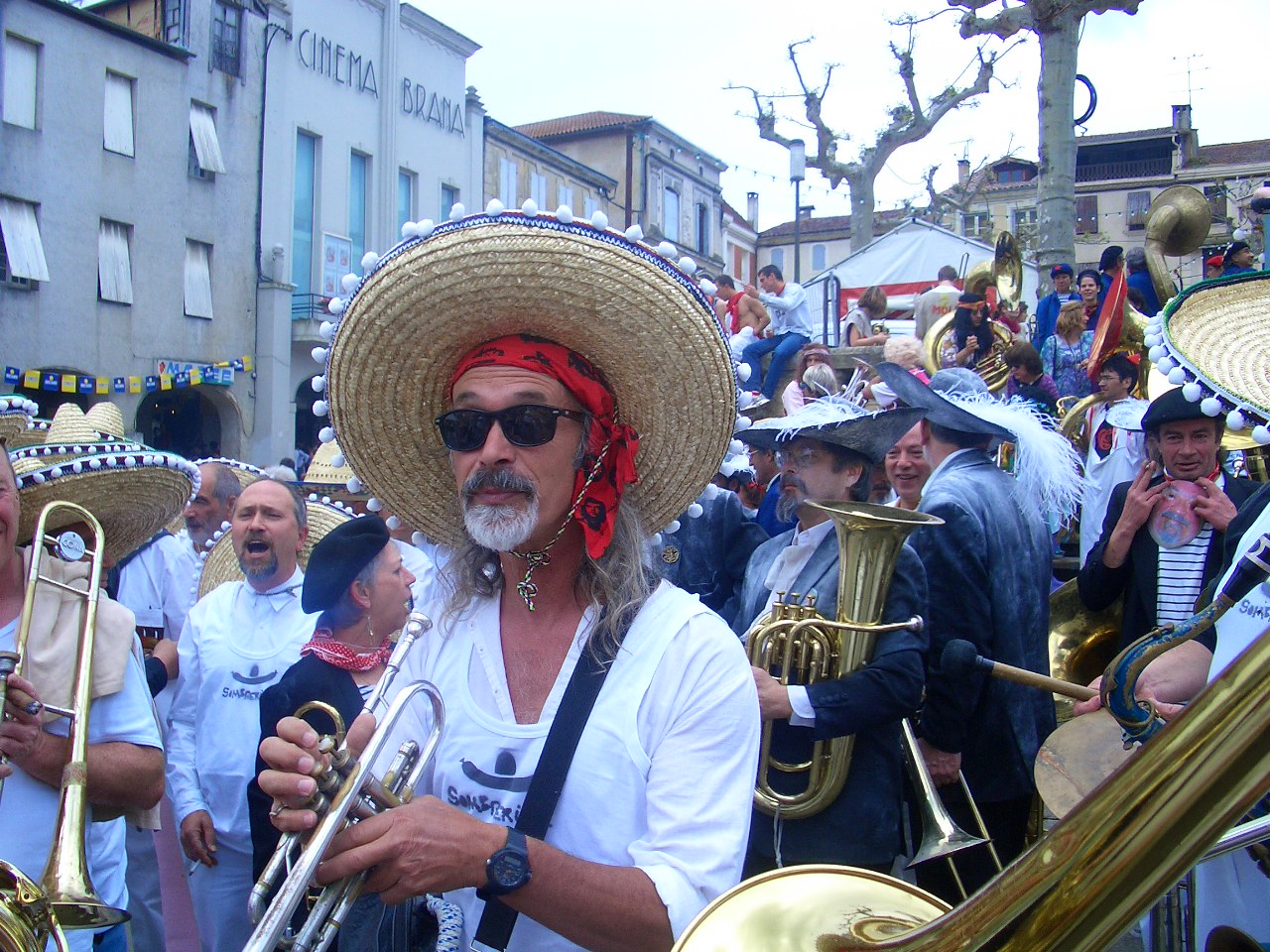 VIC-FEZENSAC Concours fanfares Pentecôte 2005 048