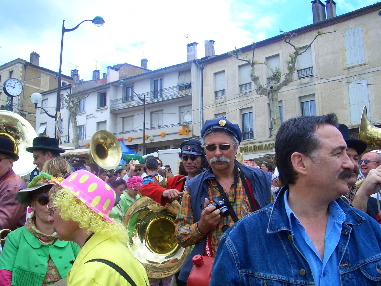 VIC-FEZENSAC Concours fanfares Pentecôte 2005 050