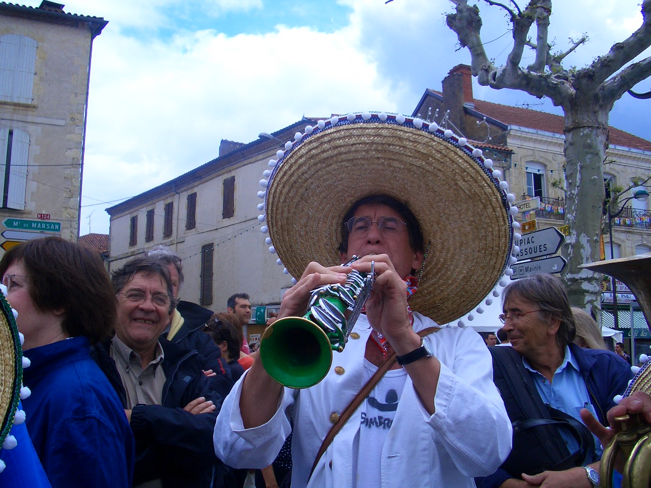 VIC-FEZENSAC Concours fanfares Pentecôte 2005 051
