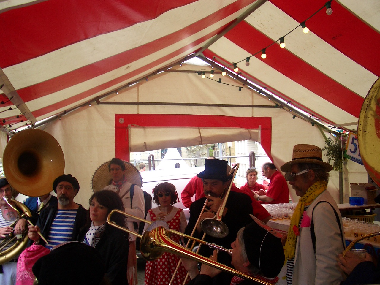 VIC-FEZENSAC Concours fanfares Pentecôte 2005 055