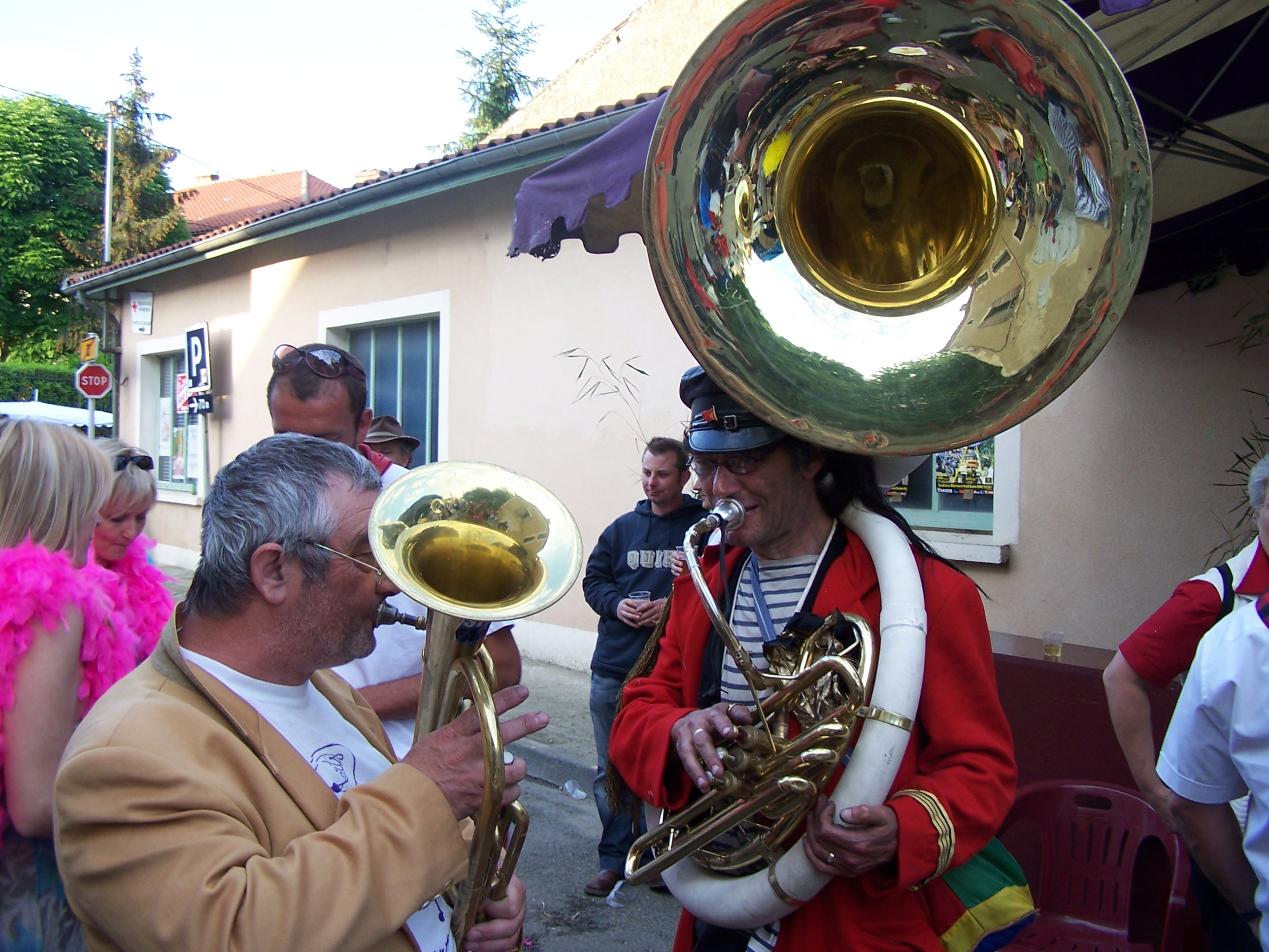 VIC-FEZENSAC Pentecôte2OO5 concours fanfares 059